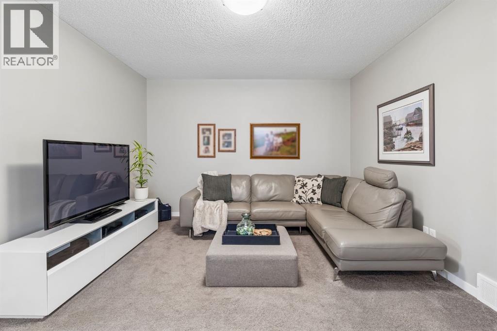 4 Emberside Place, Cochrane, Alberta  T4C 2L8 - Photo 17 - A2335916