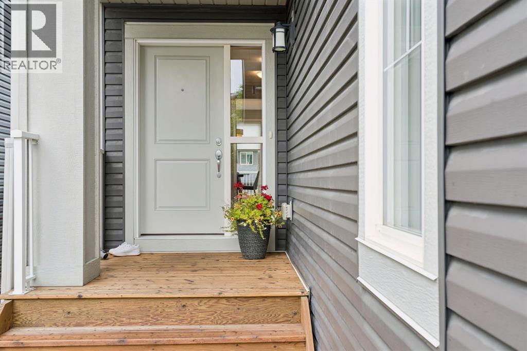 4 Emberside Place, Cochrane, Alberta  T4C 2L8 - Photo 3 - A2335916