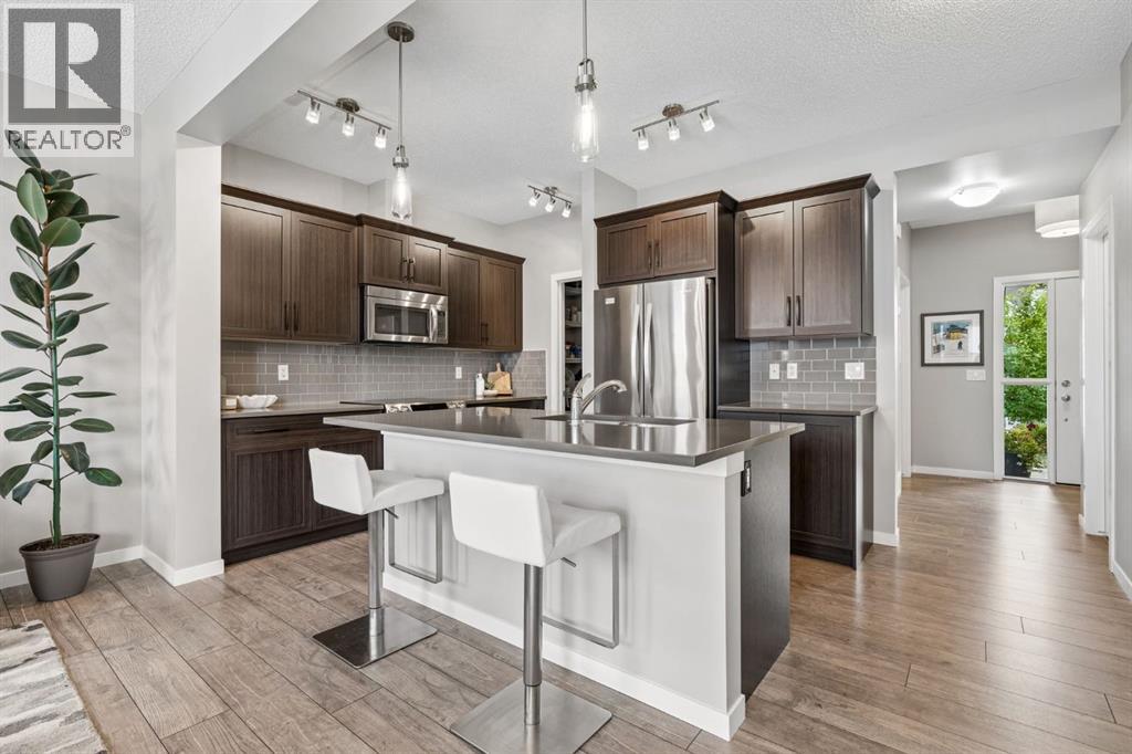 4 Emberside Place, Cochrane, Alberta  T4C 2L8 - Photo 9 - A2335916