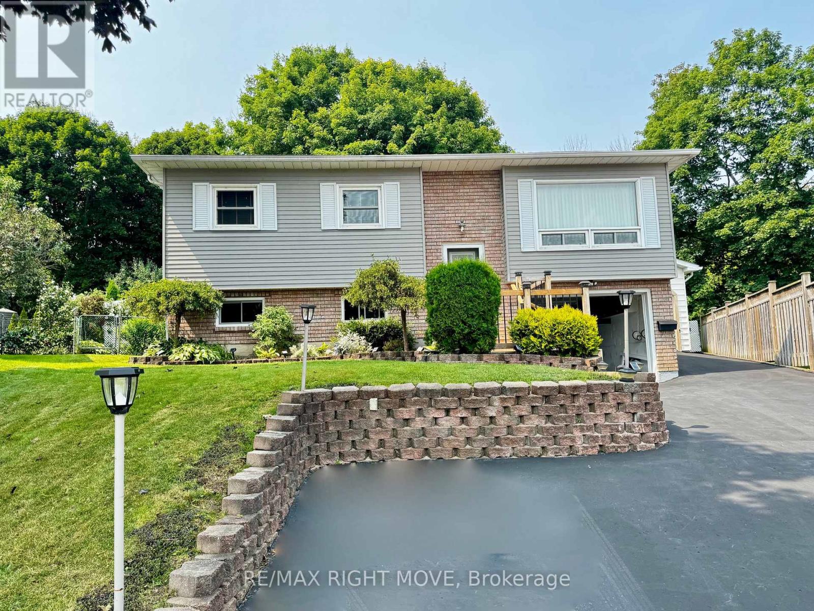 8 Gaudaur Court, Orillia, Ontario  L3V 7B4 - Photo 3 - S13670304