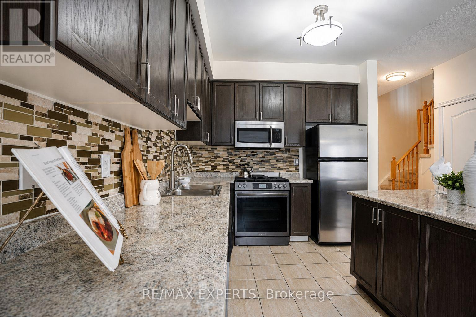 136 Matthewson Avenue, Bradford West Gwillimbury, Ontario  L3Z 2A5 - Photo 12 - N13670194