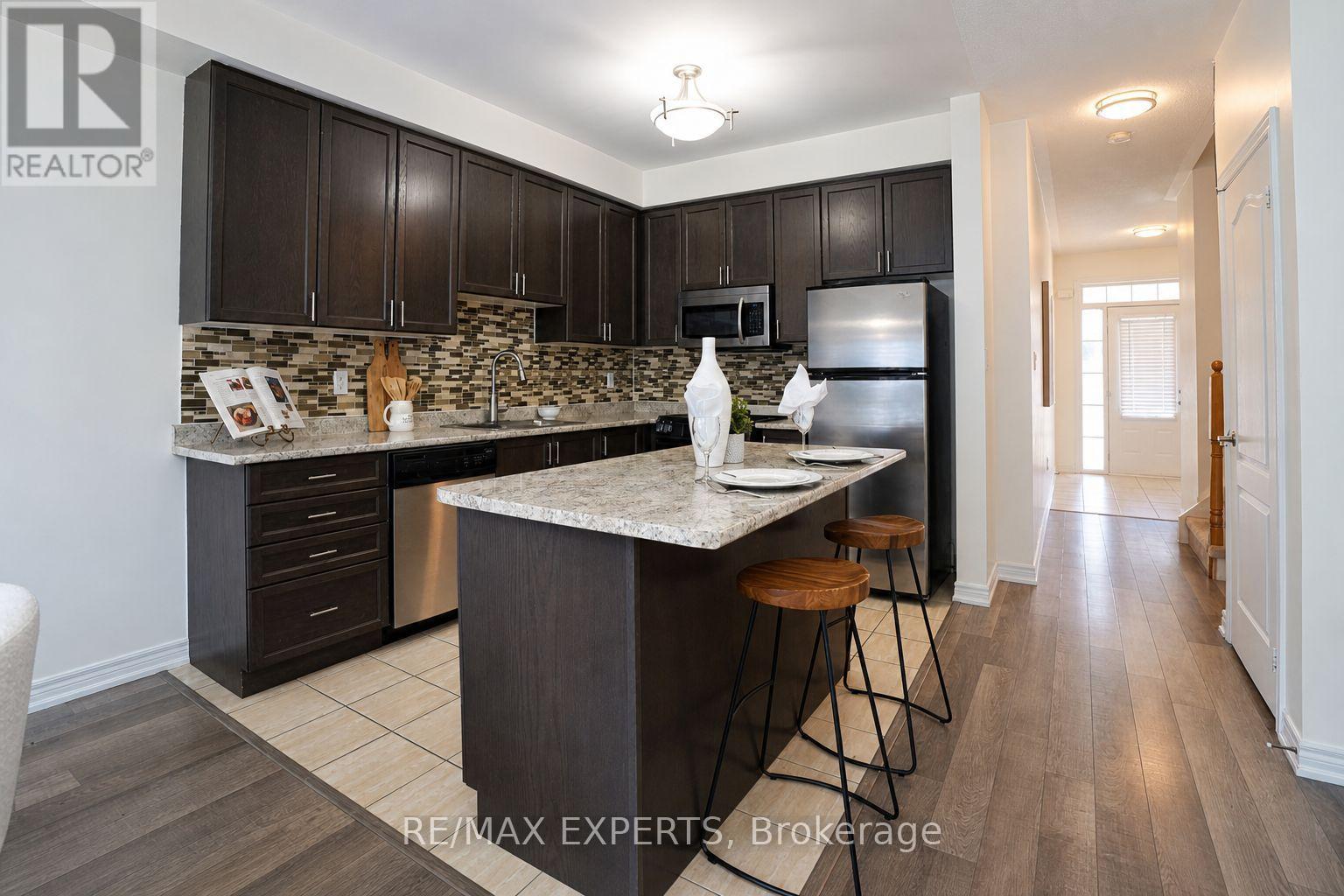 136 Matthewson Avenue, Bradford West Gwillimbury, Ontario  L3Z 2A5 - Photo 9 - N13670194
