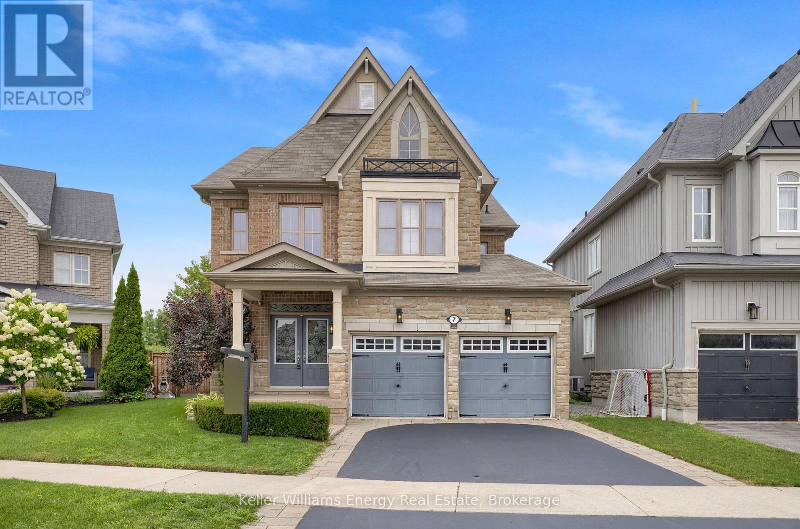 7 JARROW CRESCENT, Whitby, Ontario