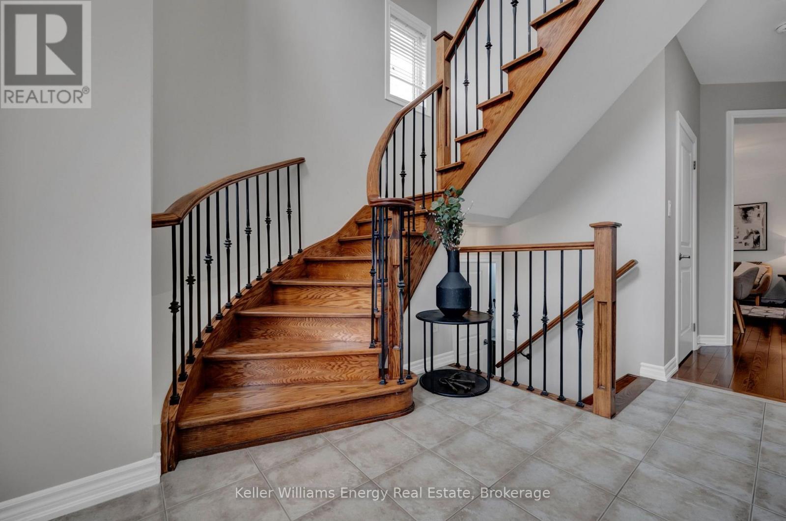 7 Jarrow Crescent, Whitby, Ontario  L1M 0G9 - Photo 4 - E13672086