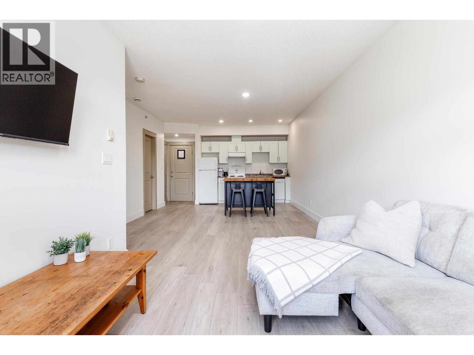309 7330 Arbutus Street, Pemberton, British Columbia  V0N 2L1 - Photo 2 - R3155213