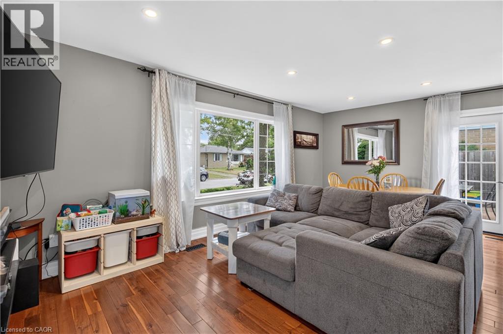 3 Cumbrian Court, Brampton, Ontario  L6X 2J7 - Photo 4 - 40854318