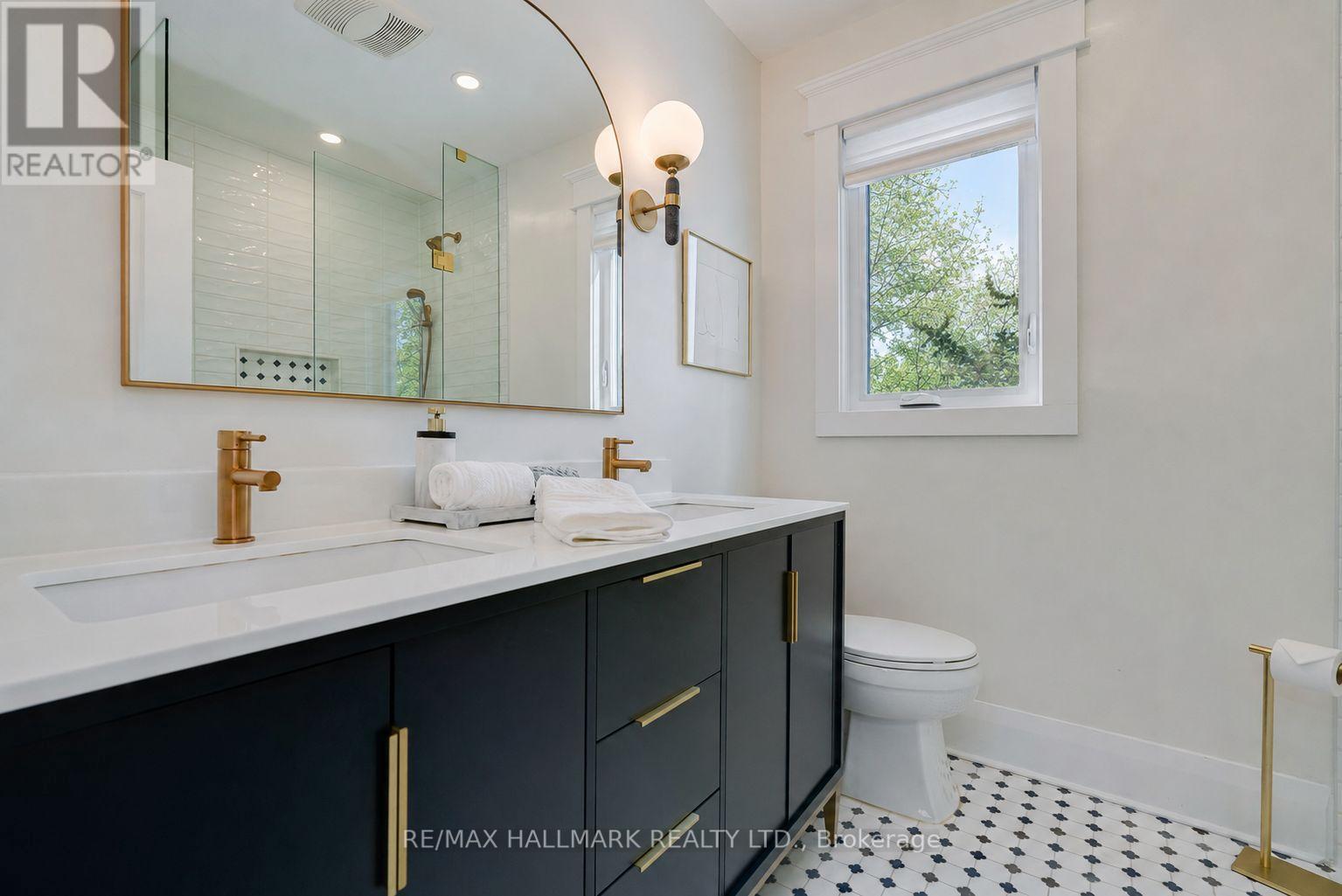 338 Kenilworth Avenue, Toronto, Ontario  M4L 3S8 - Photo 14 - E13672102