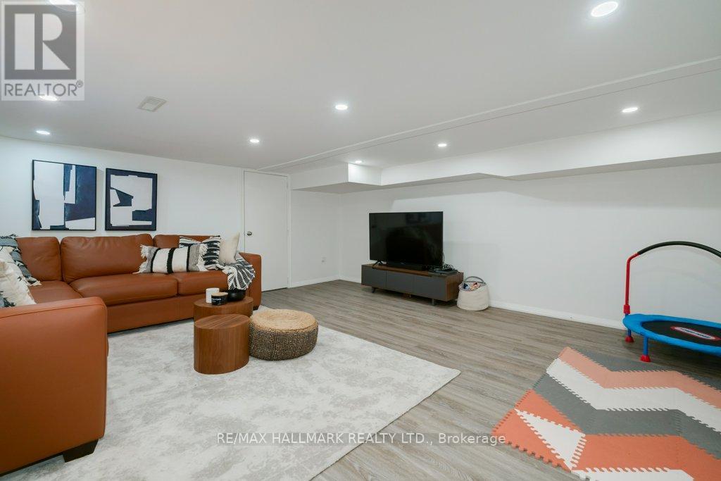 338 Kenilworth Avenue, Toronto, Ontario  M4L 3S8 - Photo 15 - E13672102