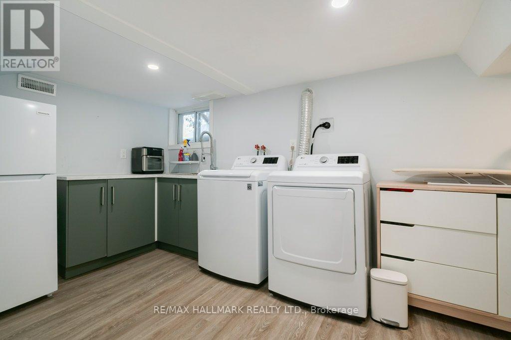 338 Kenilworth Avenue, Toronto, Ontario  M4L 3S8 - Photo 17 - E13672102