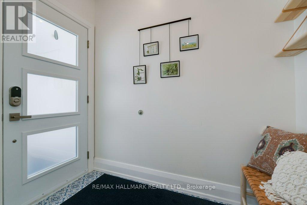 338 Kenilworth Avenue, Toronto, Ontario  M4L 3S8 - Photo 2 - E13672102