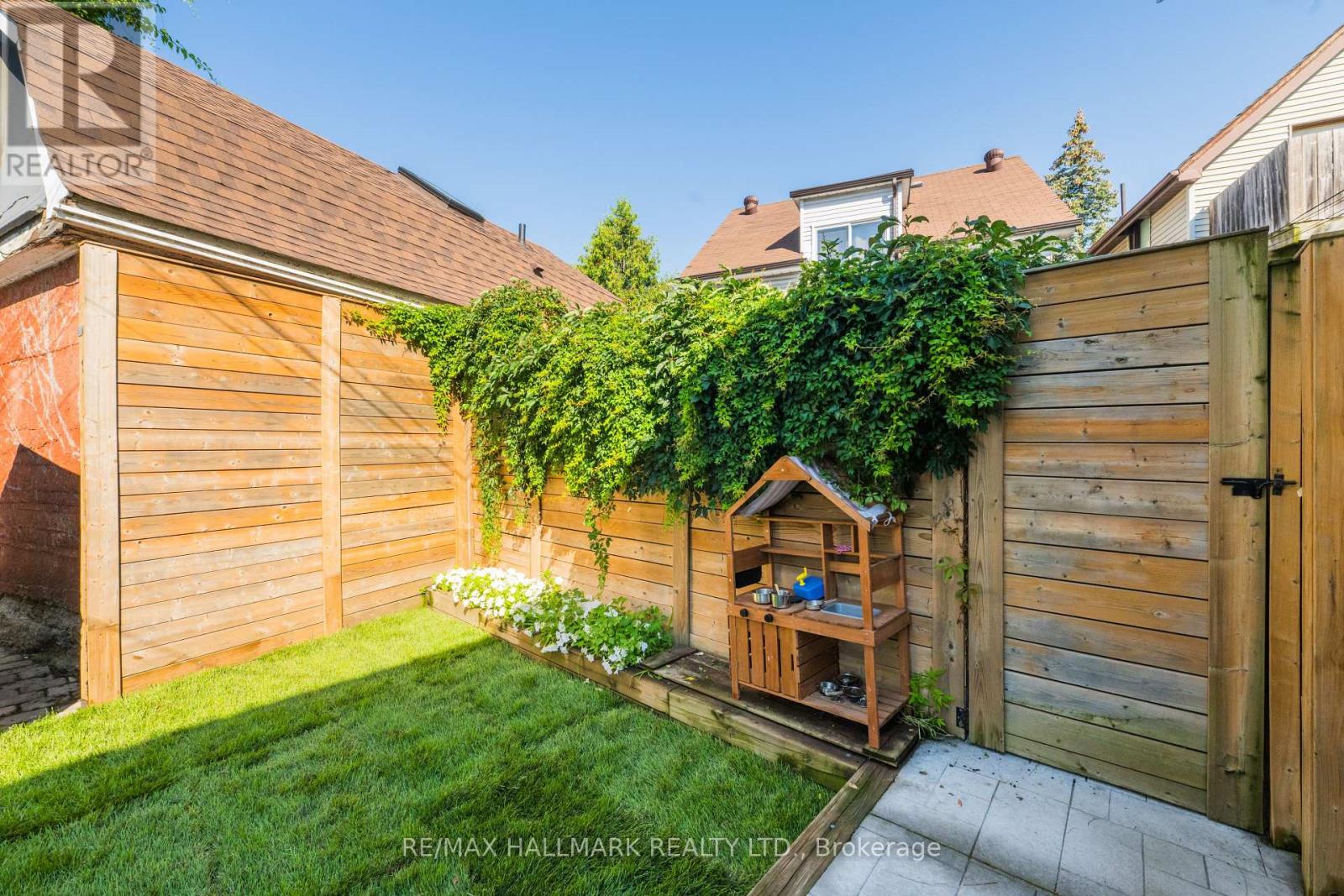 338 Kenilworth Avenue, Toronto, Ontario  M4L 3S8 - Photo 22 - E13672102