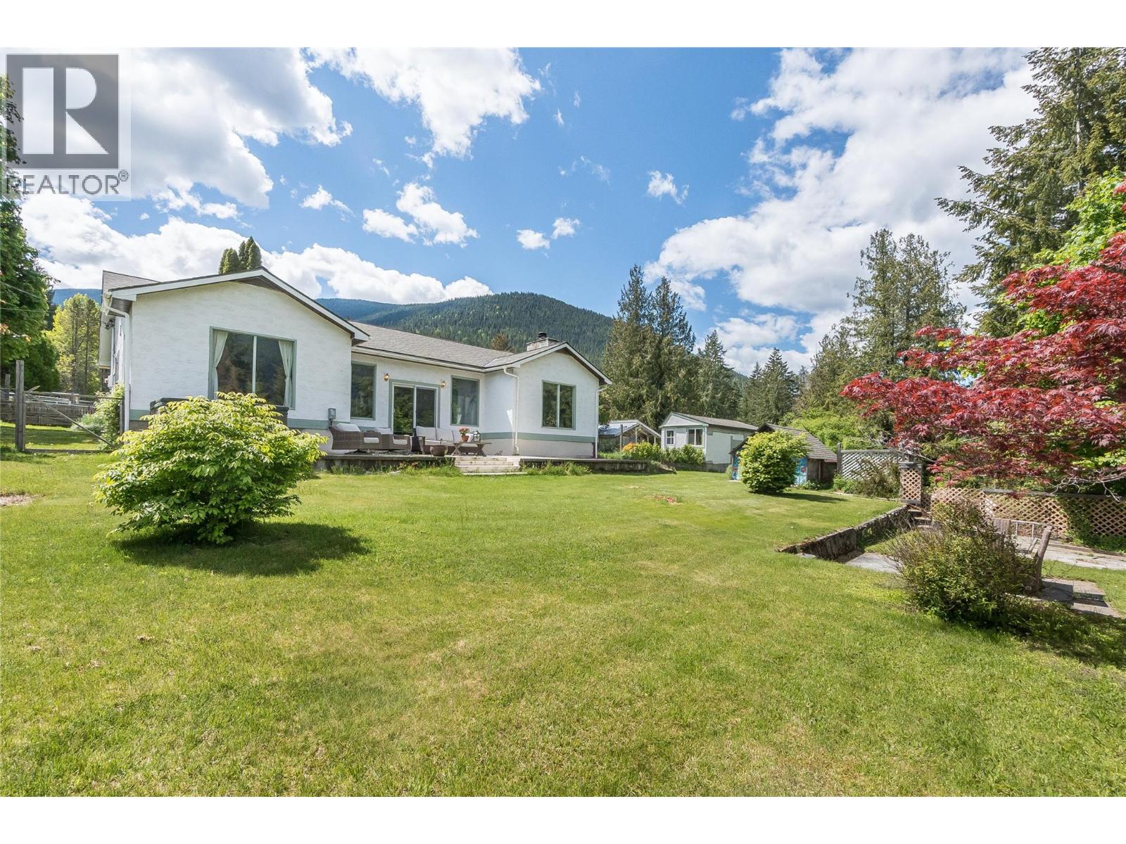 765 Lewis Road, Harrop, British Columbia V1L 6P7 - Photo 5 - 10387622