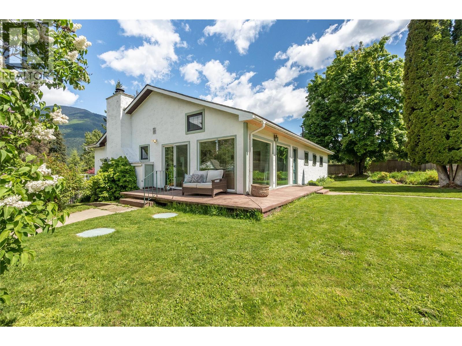 765 Lewis Road, Harrop, British Columbia V1L 6P7 - Photo 6 - 10387622