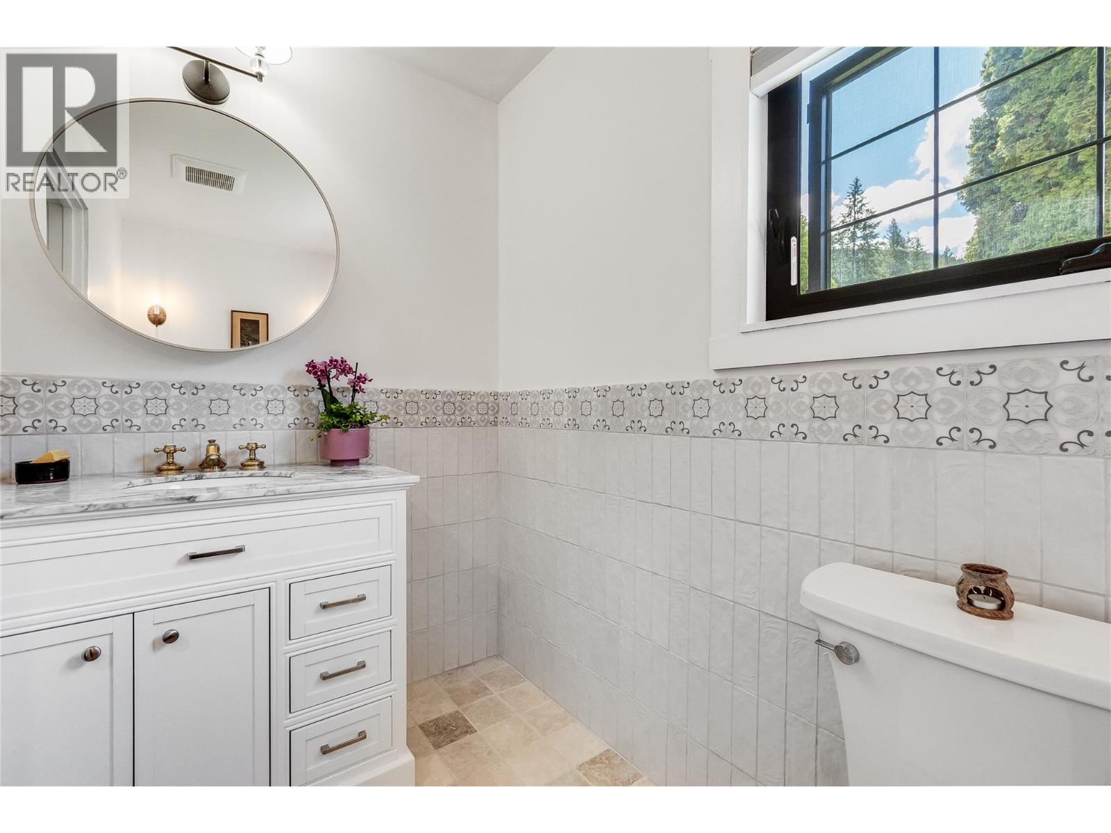 765 Lewis Road, Harrop, British Columbia V1L 6P7 - Photo 30 - 10387622