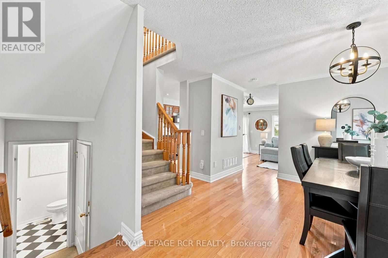 70 Millcliff Circle, Aurora, Ontario  L4G 7N9 - Photo 5 - N13672098
