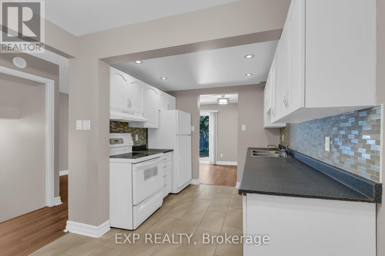 7 Sundback Lane, Ottawa, Ontario  K2L 2W9 - Photo 4 - X13672068