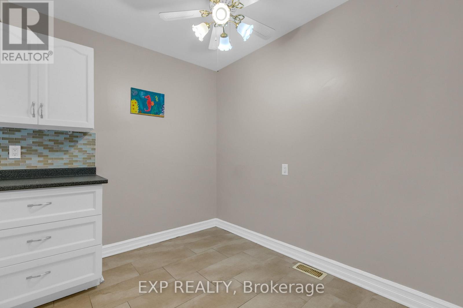 7 Sundback Lane, Ottawa, Ontario  K2L 2W9 - Photo 5 - X13672068