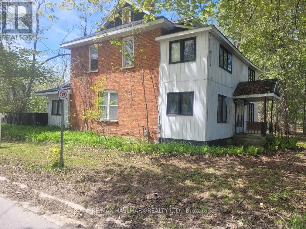 26 Lakeshore Road W, Oro-Medonte, Ontario  L0L 2E0 - Photo 1 - S13672062