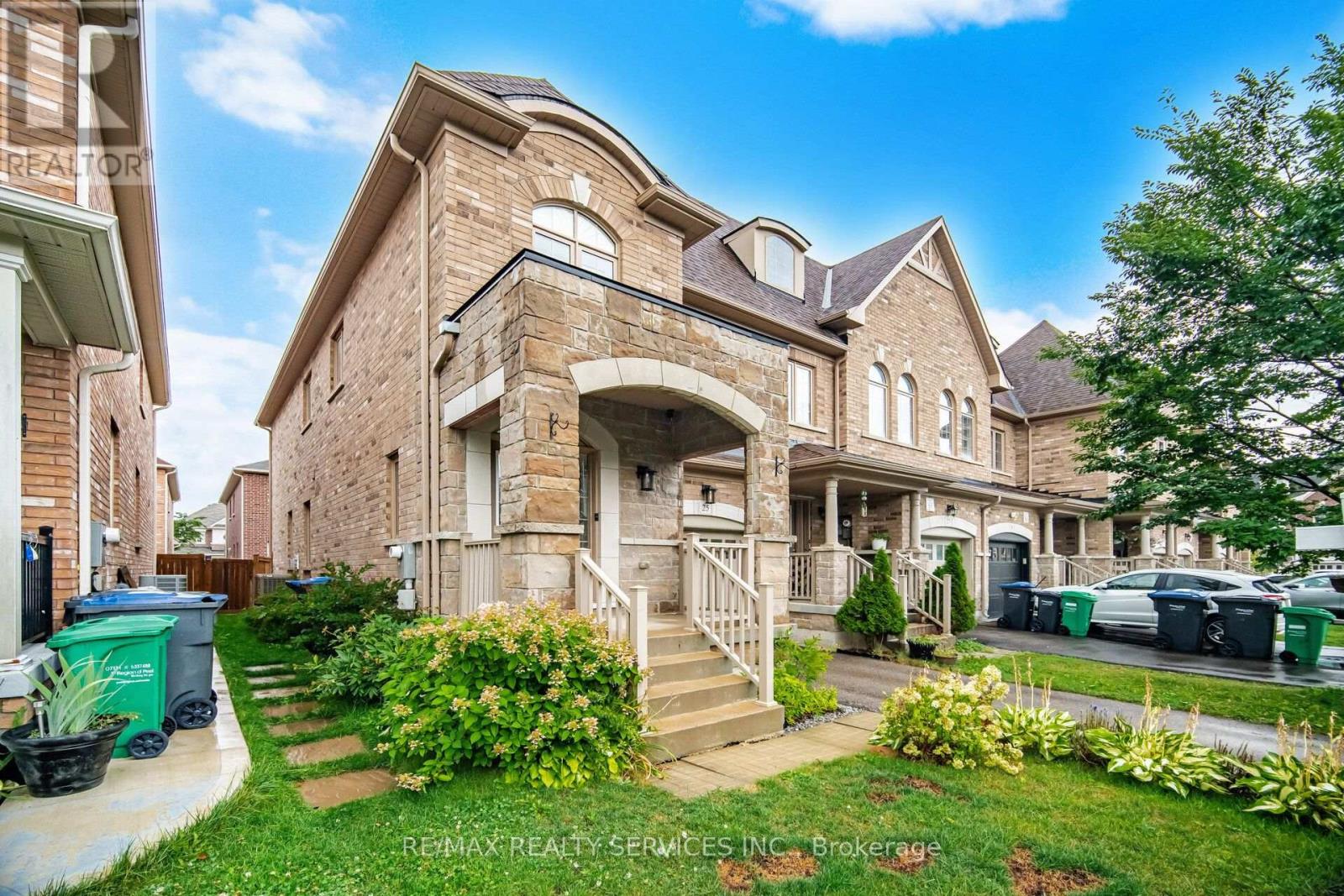 25 Yately Street, Brampton, Ontario  L7A 4R9 - Photo 4 - W13672074