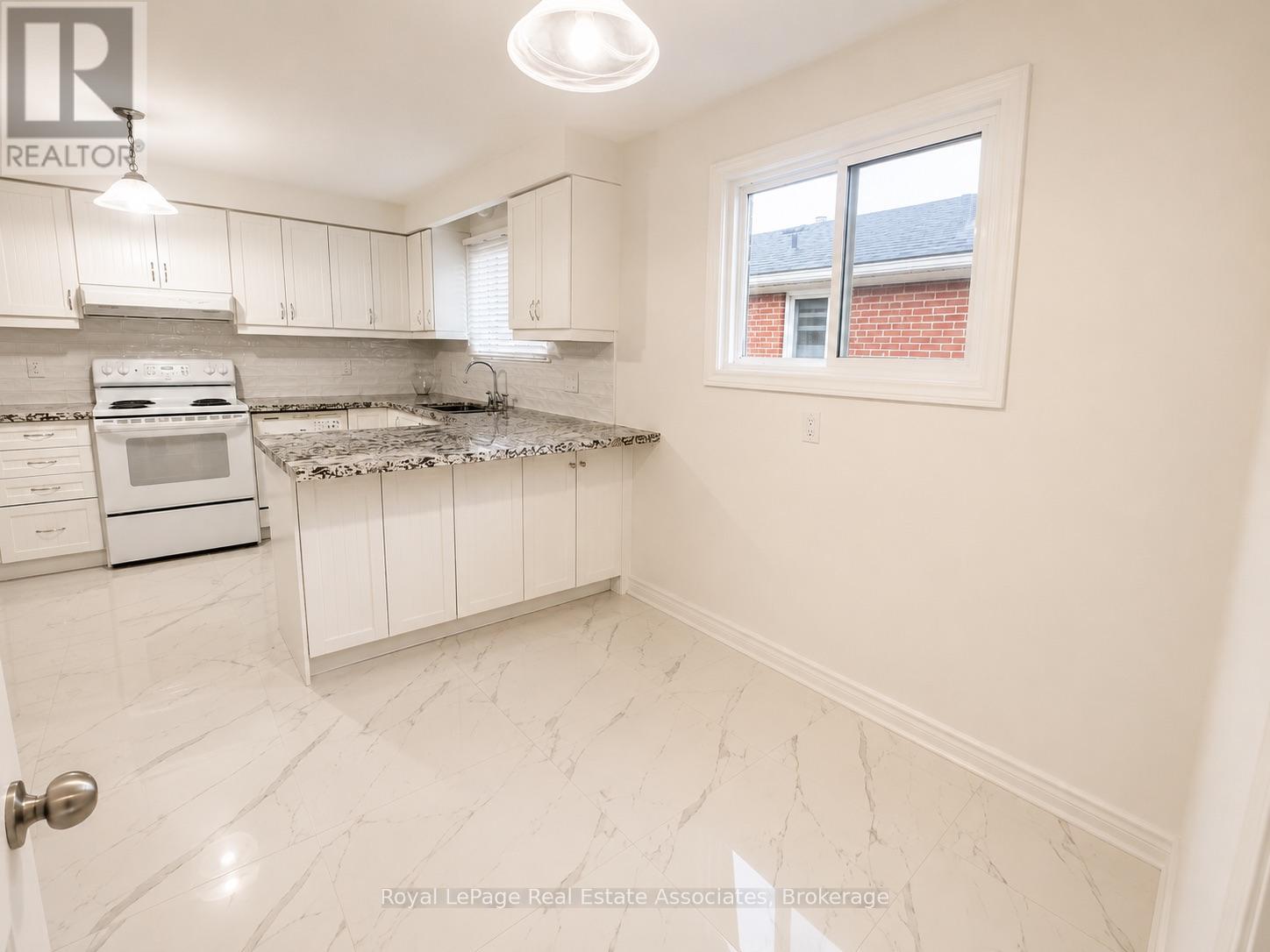 Upper - 2393 Whaley Drive, Mississauga, Ontario  L5B 2B3 - Photo 10 - W13672112