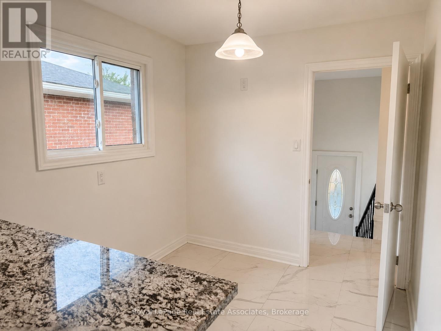 Upper - 2393 Whaley Drive, Mississauga, Ontario  L5B 2B3 - Photo 11 - W13672112