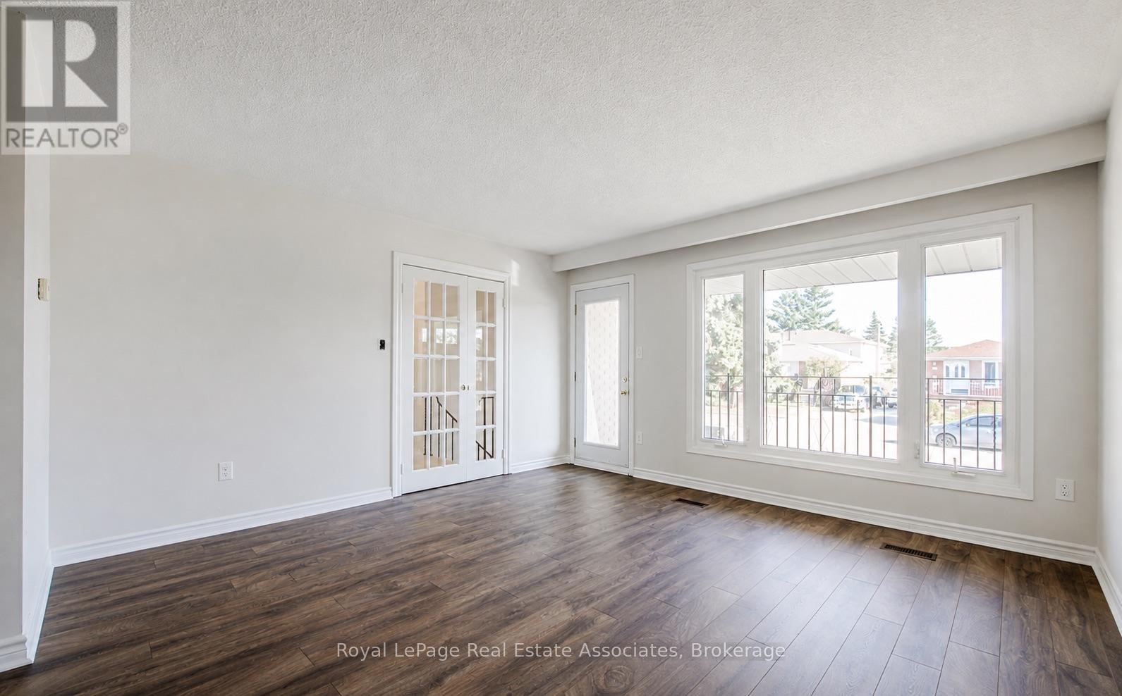 Upper - 2393 Whaley Drive, Mississauga, Ontario  L5B 2B3 - Photo 2 - W13672112