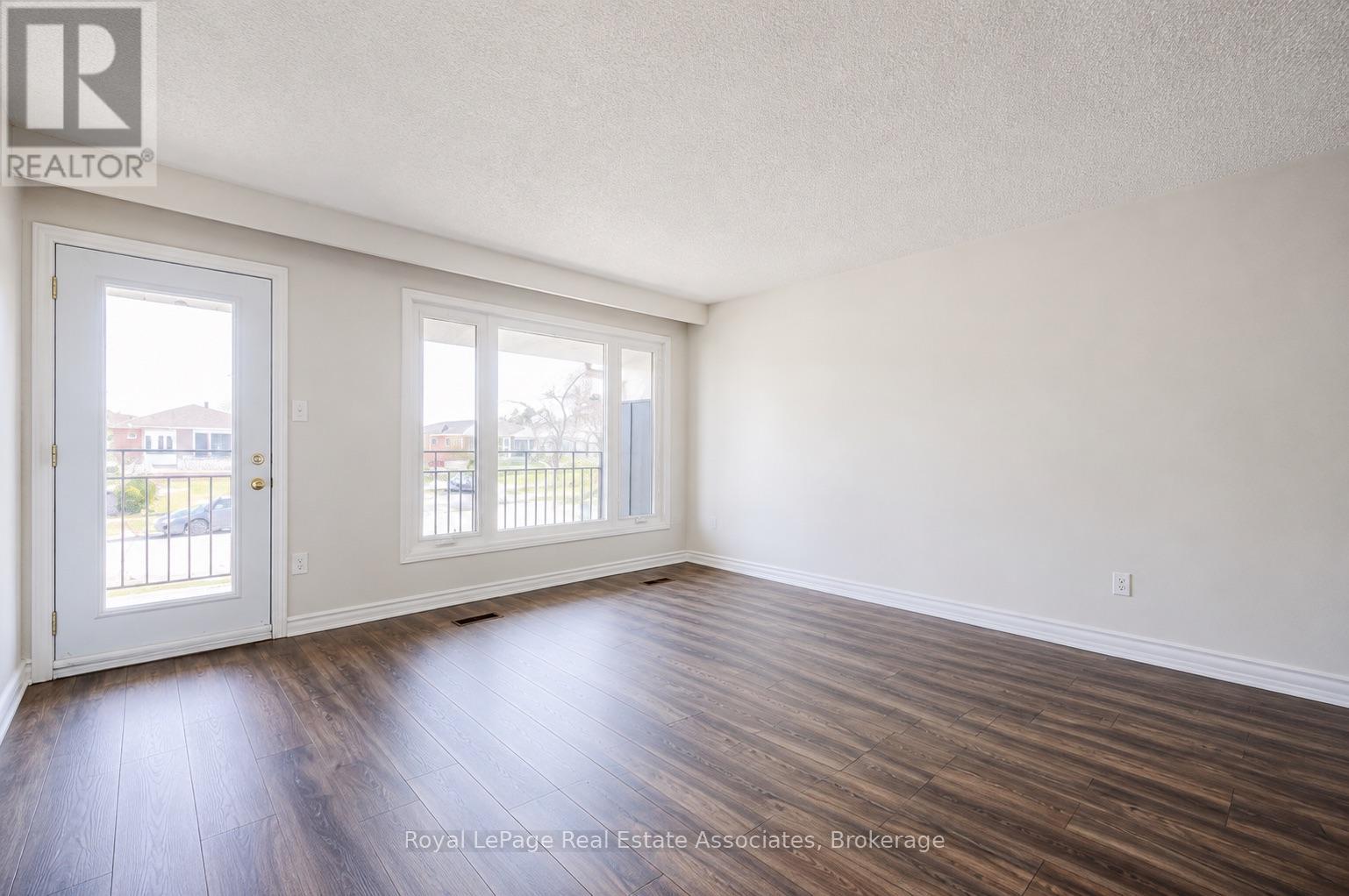 Upper - 2393 Whaley Drive, Mississauga, Ontario  L5B 2B3 - Photo 3 - W13672112