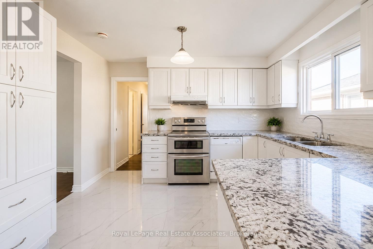 Upper - 2393 Whaley Drive, Mississauga, Ontario  L5B 2B3 - Photo 7 - W13672112