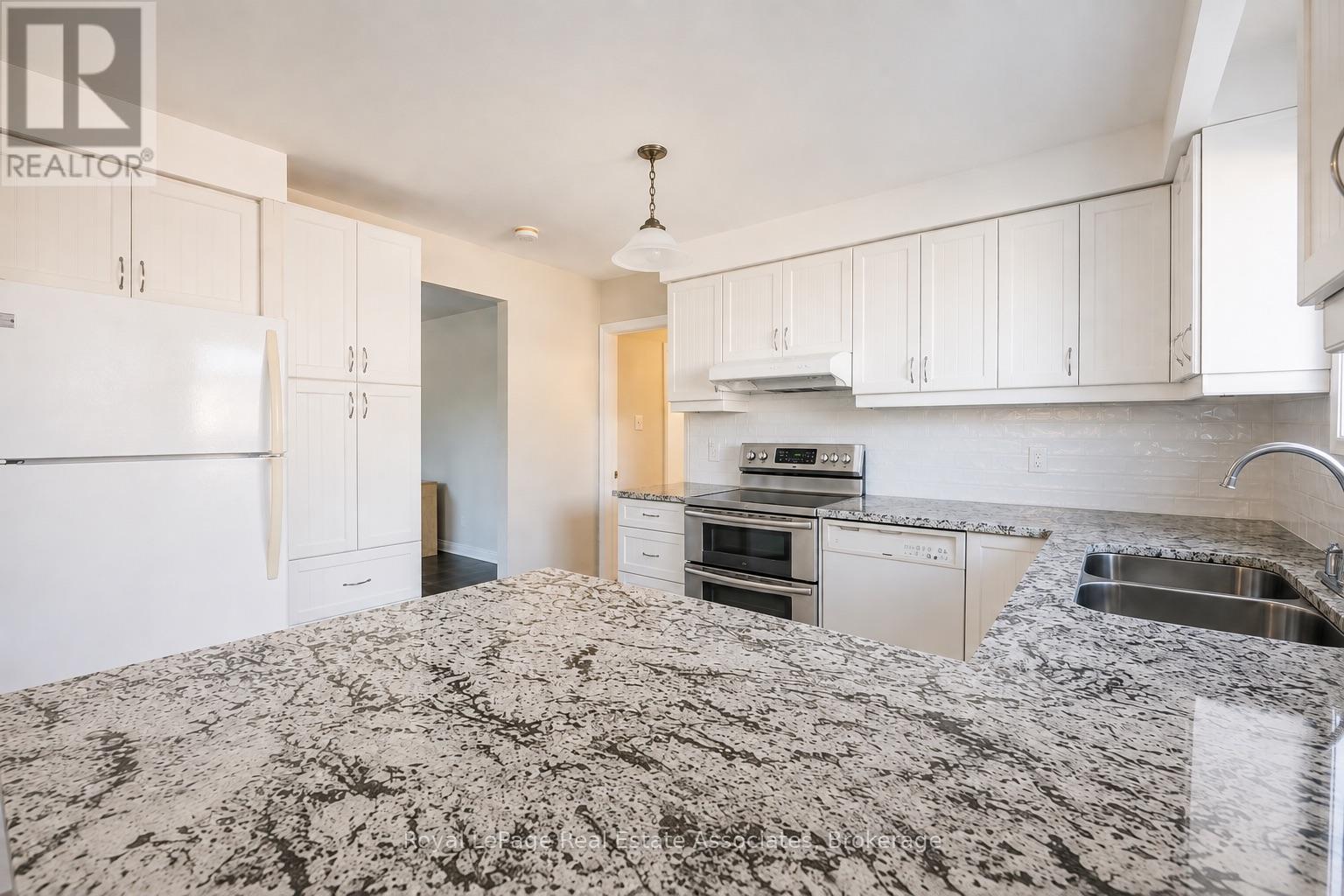 Upper - 2393 Whaley Drive, Mississauga, Ontario  L5B 2B3 - Photo 9 - W13672112