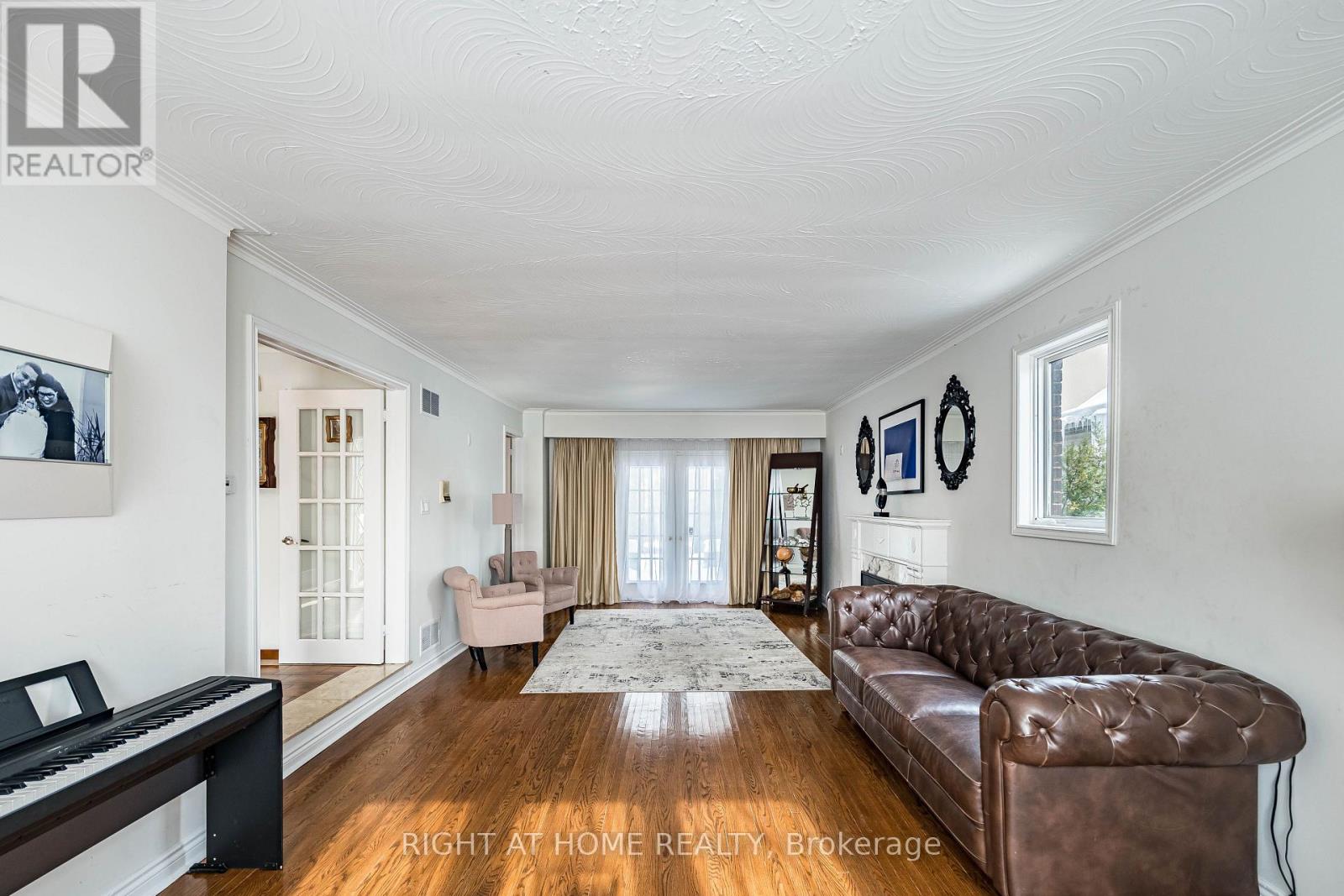 2123 Gordon Drive, Mississauga, Ontario  L5B 1S6 - Photo 6 - W13672136