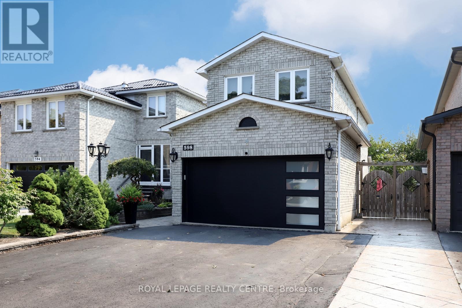 598 Pilcom Court, Mississauga, Ontario  L5B 4A3 - Photo 2 - W13670378