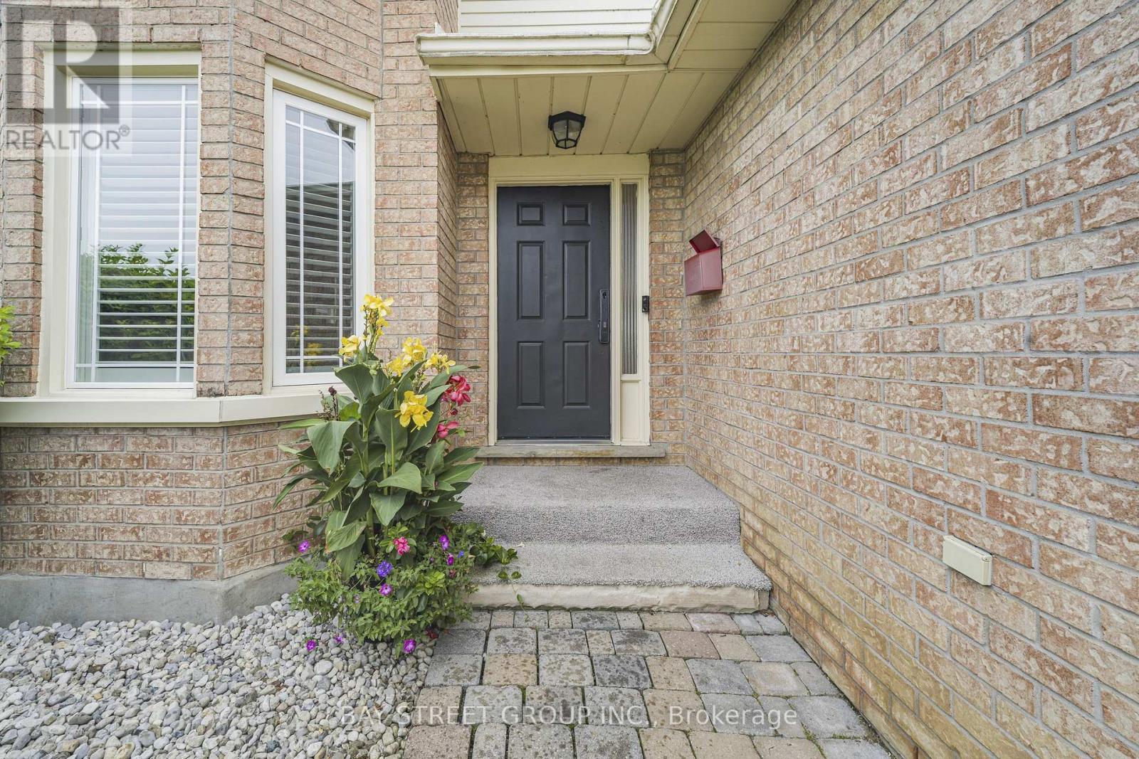11 Coleman Court, Thorold, Ontario  L2V 4W3 - Photo 2 - X13669644