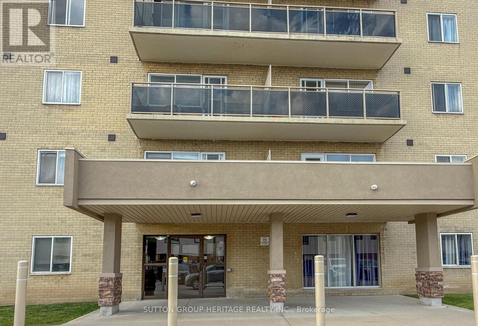 301 - 936 Glen Street, Oshawa, Ontario  L1J 5Z7 - Photo 3 - E13670426