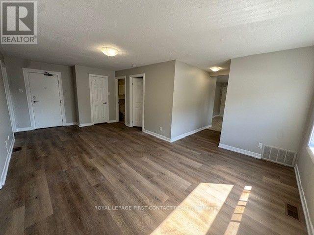 236 Tiffin Street, Barrie, Ontario L4N 2N4 - Photo 7 - S13670094