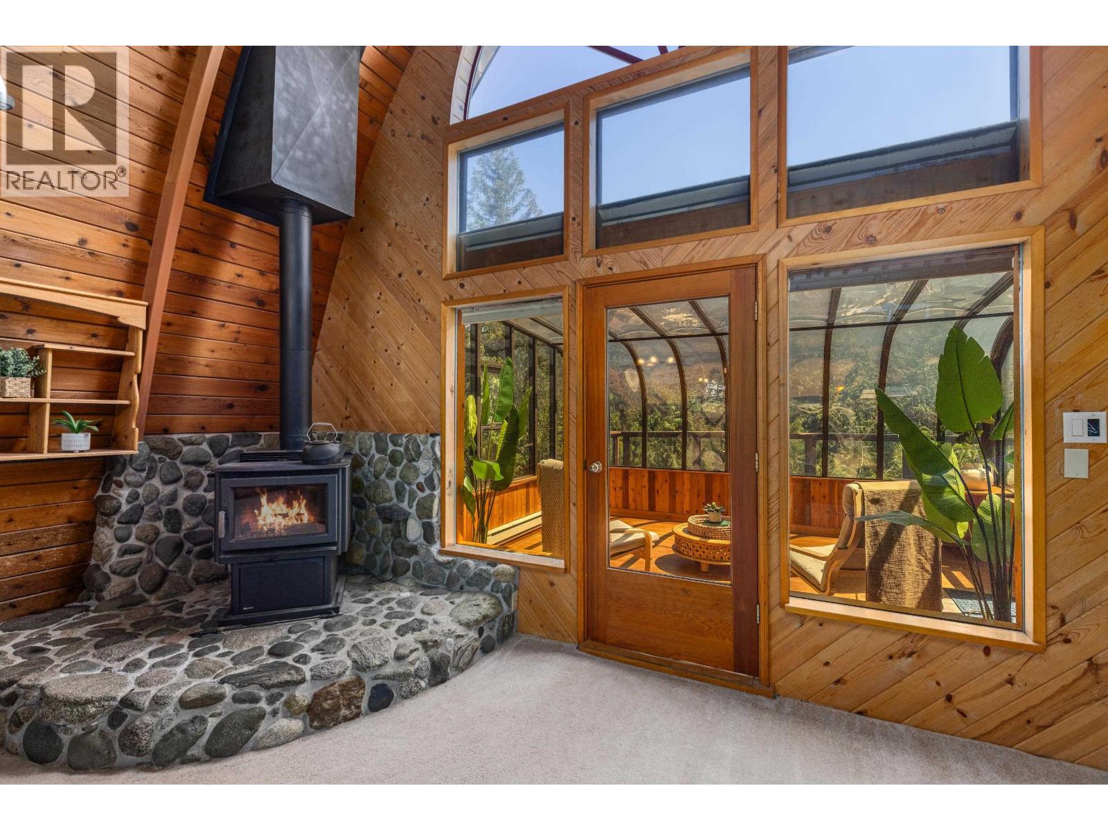 9480 Emerald Drive, Whistler, British Columbia  V8E 0G5 - Photo 3 - R3139277