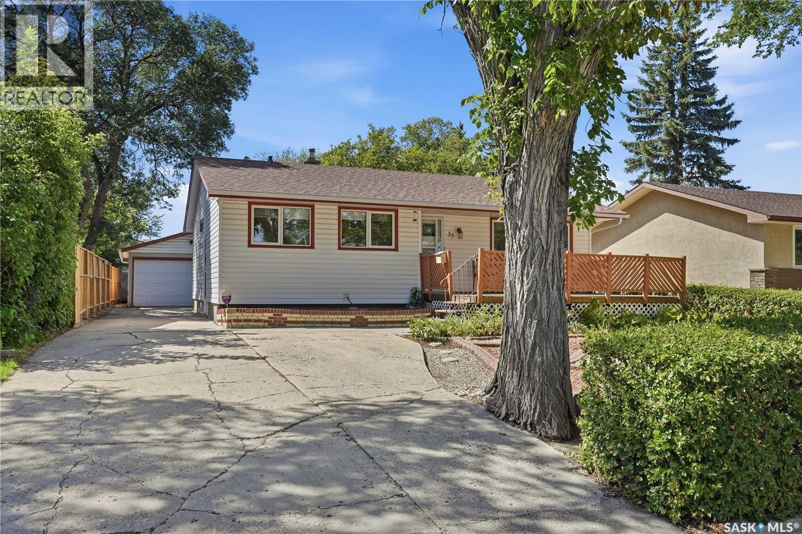 35 Elmview Road, Regina, Saskatchewan  S4R 0B1 - Photo 1 - SK045475
