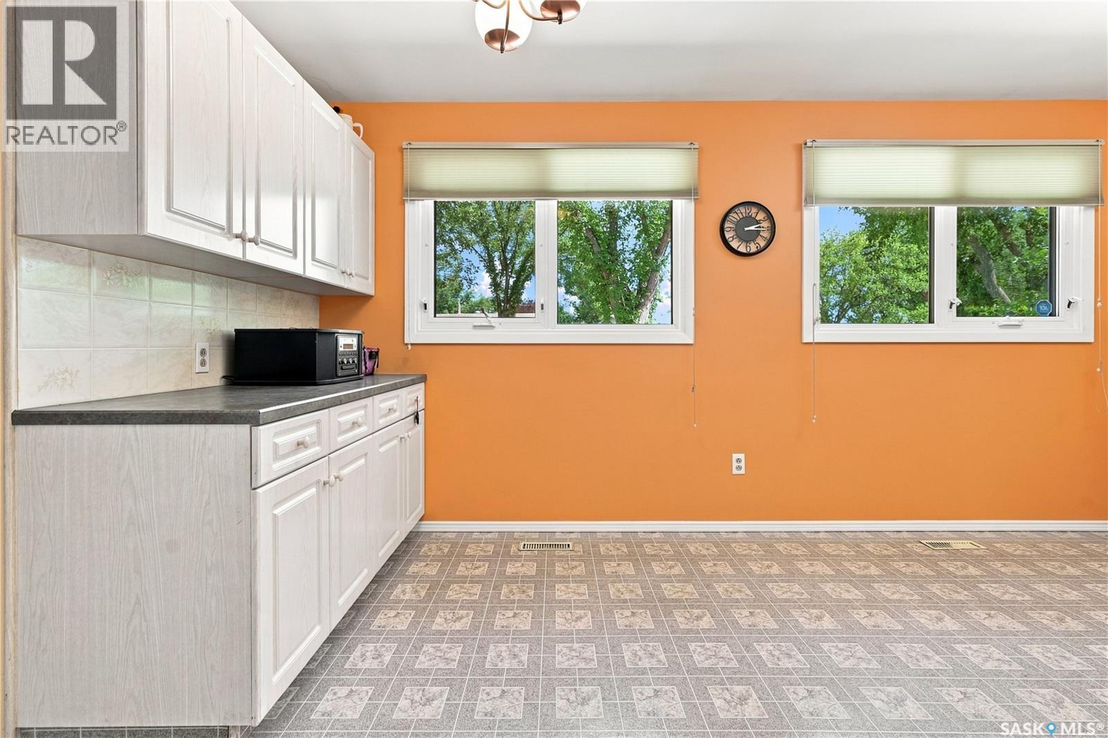 35 Elmview Road, Regina, Saskatchewan  S4R 0B1 - Photo 10 - SK045475