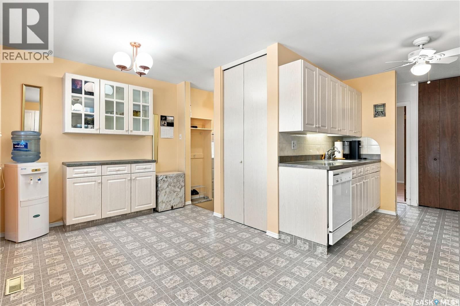 35 Elmview Road, Regina, Saskatchewan  S4R 0B1 - Photo 11 - SK045475