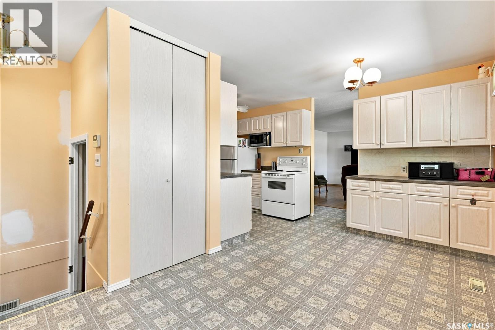 35 Elmview Road, Regina, Saskatchewan  S4R 0B1 - Photo 13 - SK045475