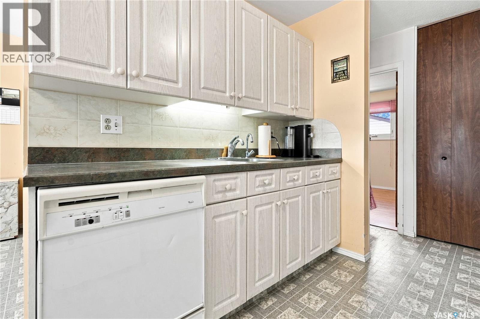 35 Elmview Road, Regina, Saskatchewan  S4R 0B1 - Photo 16 - SK045475