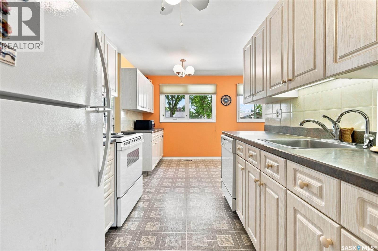 35 Elmview Road, Regina, Saskatchewan  S4R 0B1 - Photo 18 - SK045475