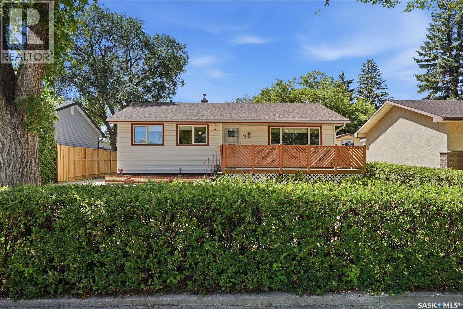 35 Elmview Road, Regina, Saskatchewan  S4R 0B1 - Photo 2 - SK045475