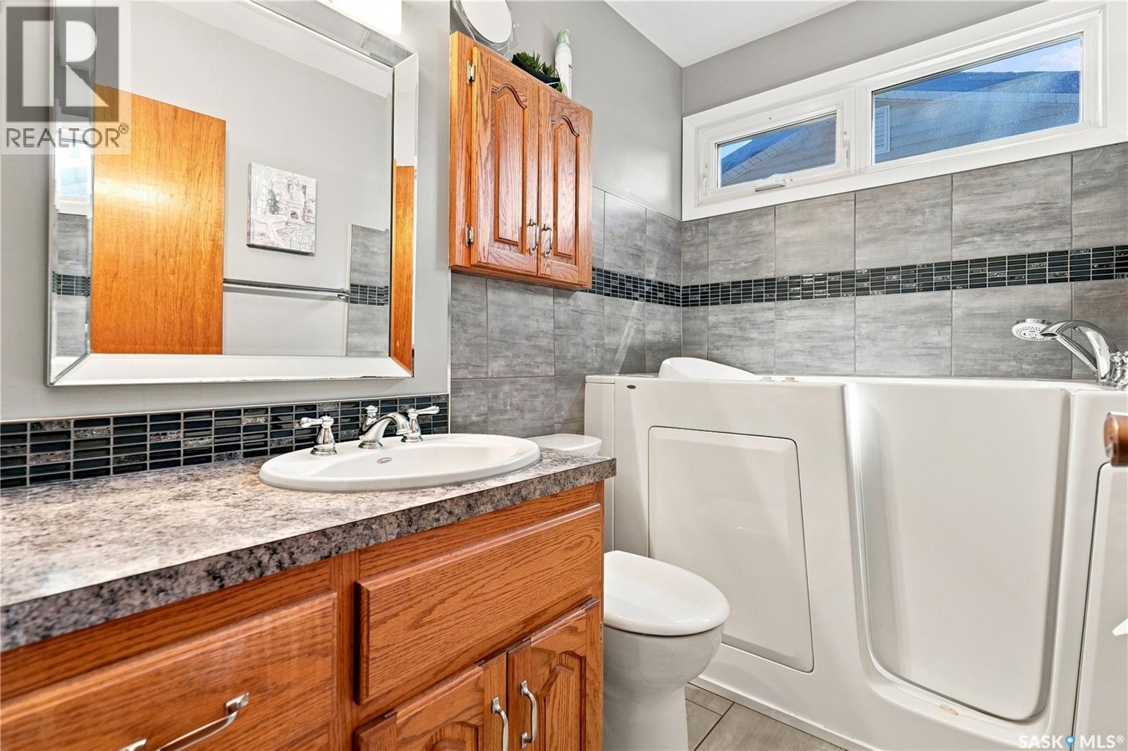 35 Elmview Road, Regina, Saskatchewan  S4R 0B1 - Photo 22 - SK045475