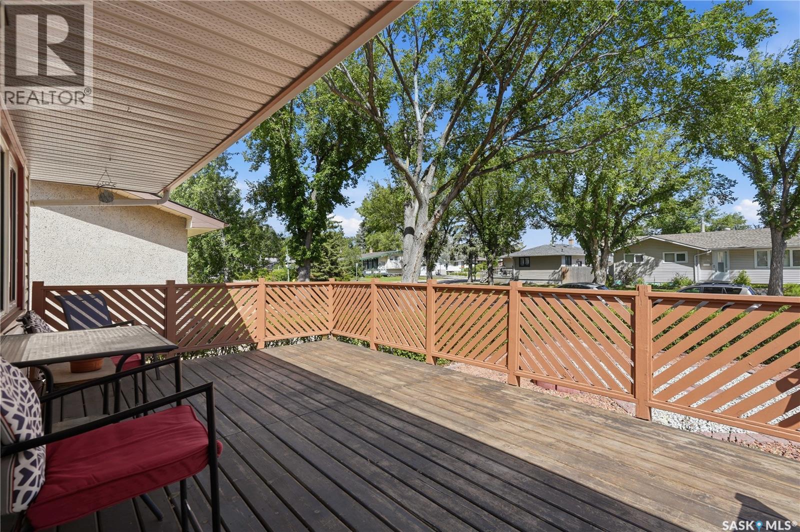 35 Elmview Road, Regina, Saskatchewan  S4R 0B1 - Photo 3 - SK045475