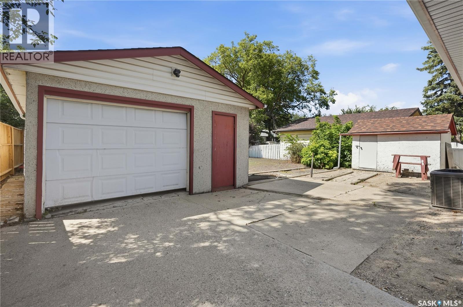 35 Elmview Road, Regina, Saskatchewan  S4R 0B1 - Photo 38 - SK045475