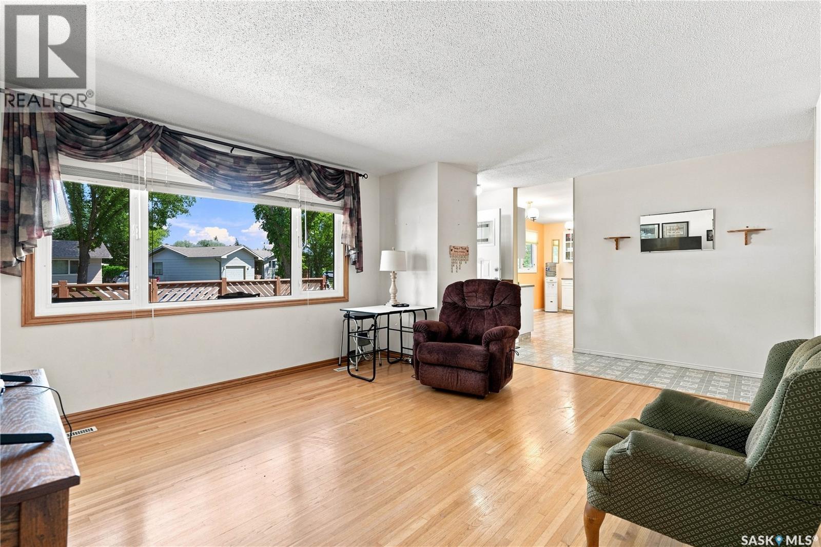 35 Elmview Road, Regina, Saskatchewan  S4R 0B1 - Photo 7 - SK045475