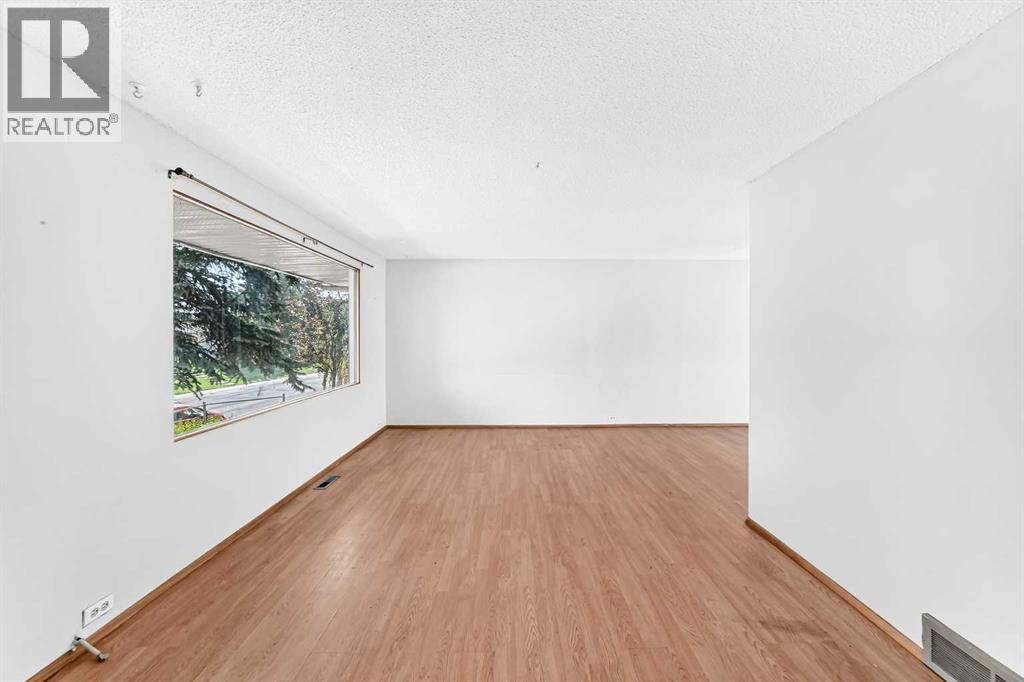 6839 Huntridge Hill NE, Calgary, Alberta  T2K 4A1 - Photo 10 - A2327673