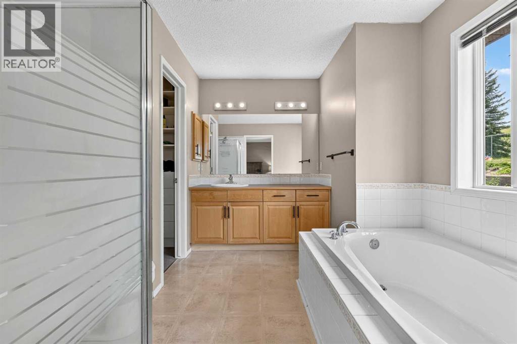 261 Panamount Hill NW, Calgary, Alberta  T3K 5M3 - Photo 20 - A2331287