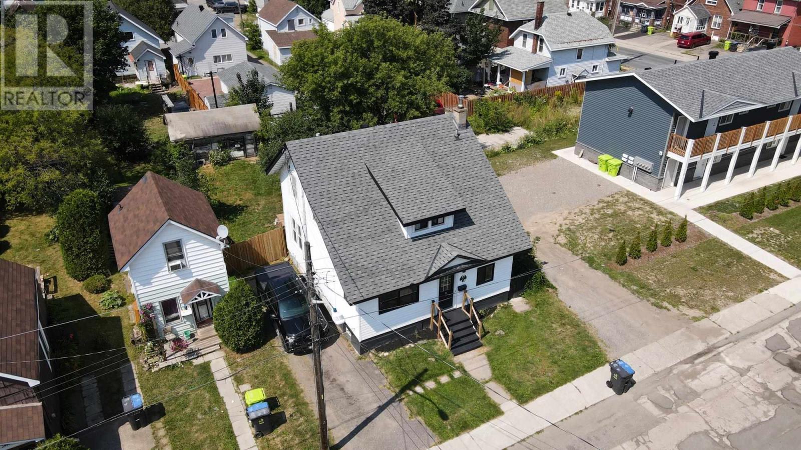 27 Abbott St, Sault Ste. Marie, Ontario  P6A 2V8 - Photo 13 - SM262172