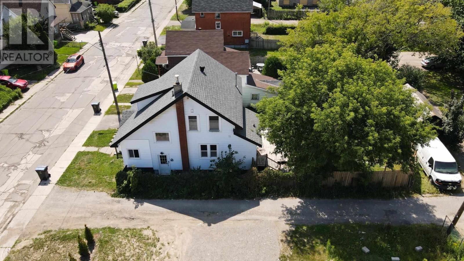 27 Abbott St, Sault Ste. Marie, Ontario  P6A 2V8 - Photo 11 - SM262172